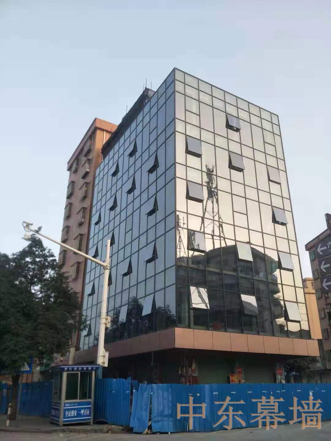 為什么建筑師喜歡在建筑外立面設(shè)計用玻璃幕墻立面？【中東幕墻】