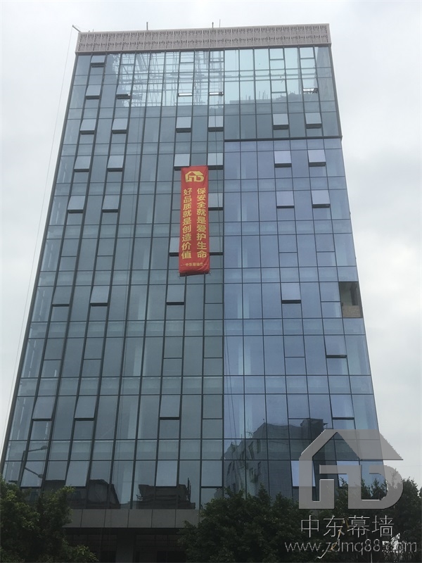 為什么大城市要用玻璃幕墻呢？中東幕墻公司